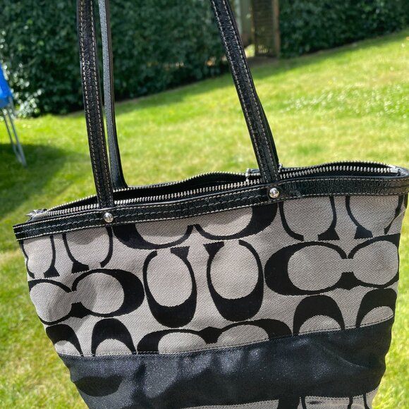 Coach Signature Black Canvas and Grey canvas bag Great shape! F13548 - Picture 4 of 6